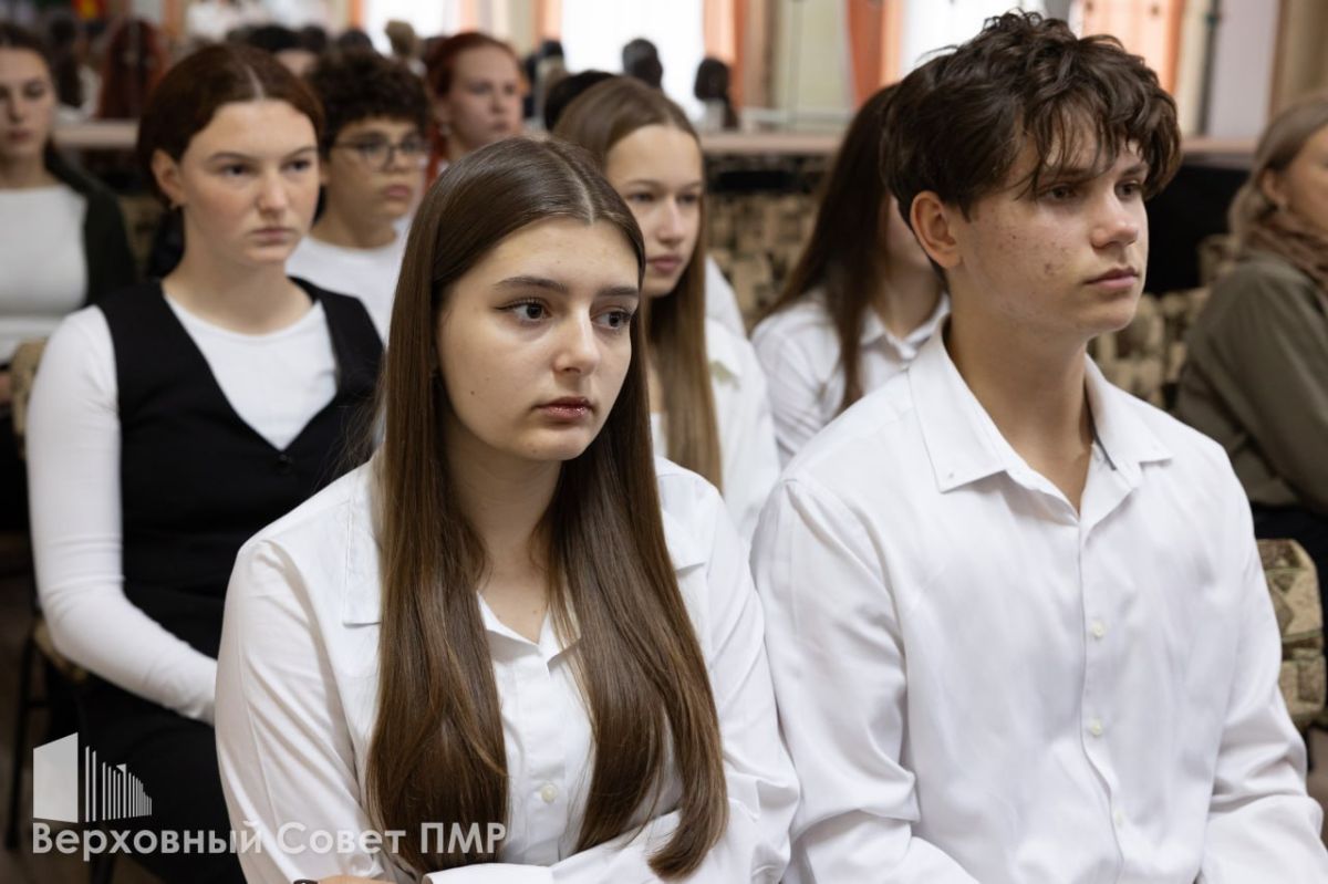 В Клуб школьной дипломатии приняли около 50 новых участников В Клуб школьной дипломатии приняли около 50 новых участников