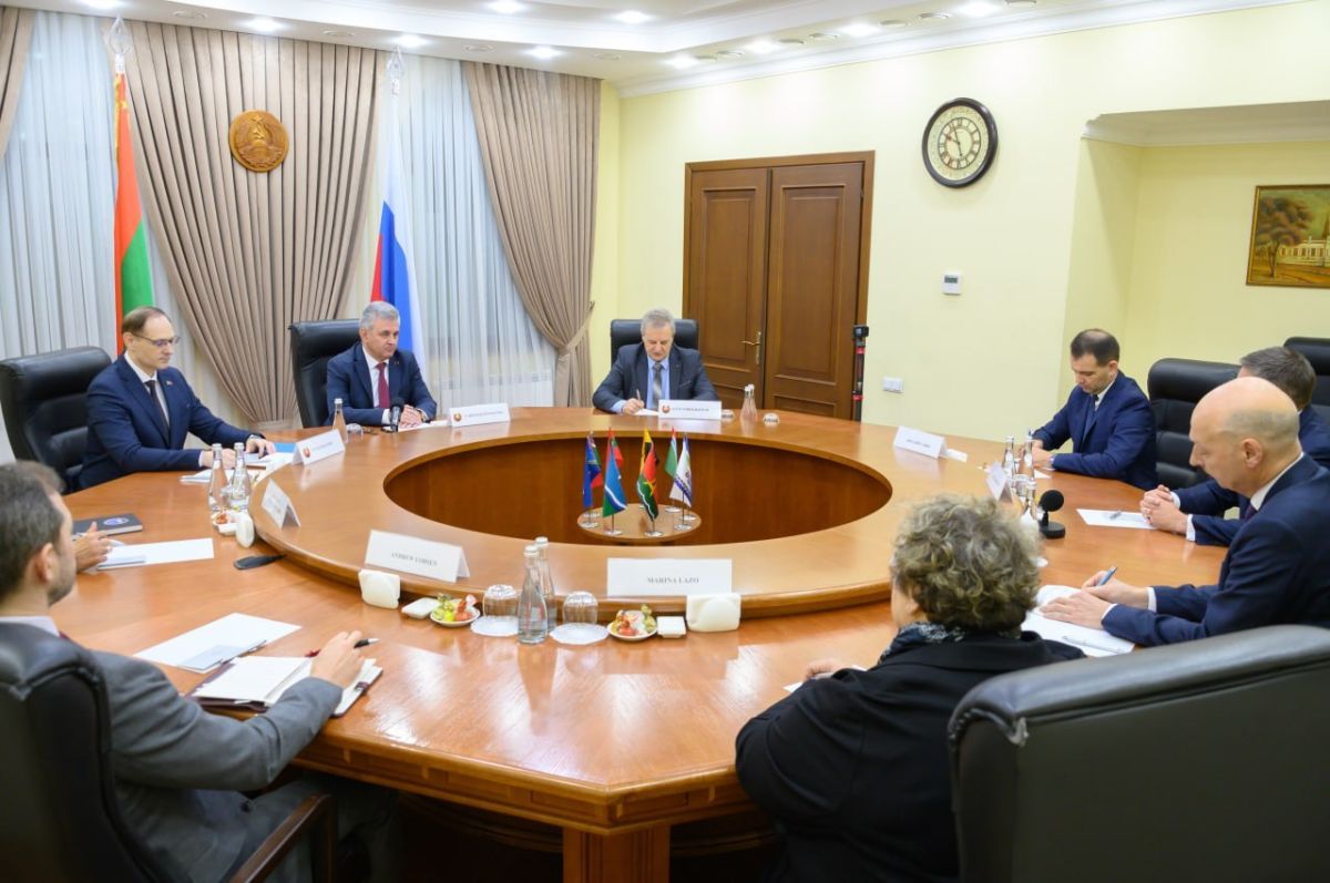 Президент ПМР проводит встречу с представителями ОБСЕ