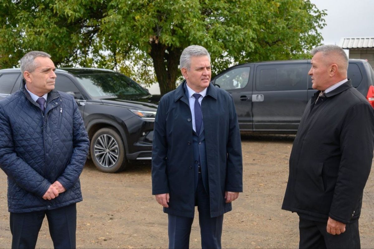 Вадим Красносельский побывал с рабочим визитом в Григориопольском районе и посетил ООО «АгроФрукт» возле села Ташлык