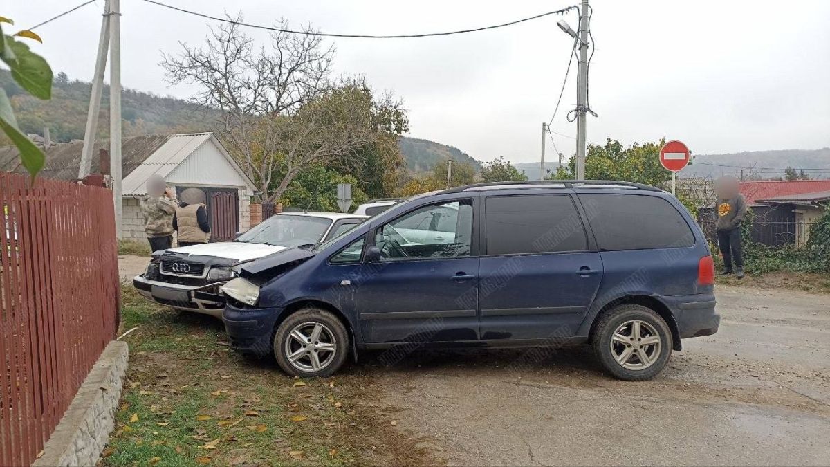 ДТП в Каменке. . Двигаясь по второстепенной дороге, 46-летняя автоледи за рулём «Ауди» подъехала к пересечению улиц Ворошилова и Лазо ДТП в Каменке. . Двигаясь по второстепенной дороге, 46-летняя автоледи за рулём «Ауди» подъехала к пересечению улиц Ворошилова и Лазо