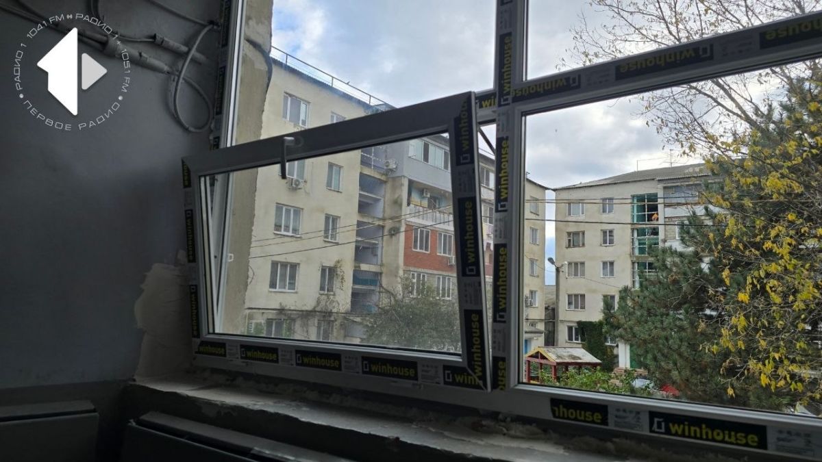 В Дубоссарах глава госадминистрации Руслан Чабан проверил ход работ по замене окон в подъездах многоквартирных домов В Дубоссарах глава госадминистрации Руслан Чабан проверил ход работ по замене окон в подъездах многоквартирных домов