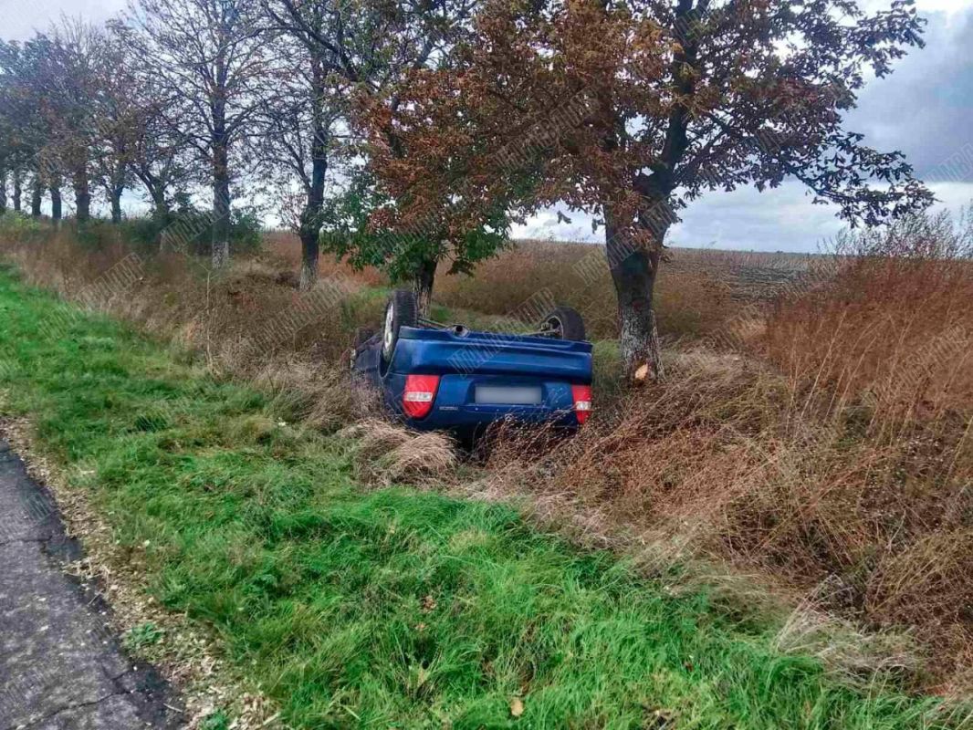Опрокинулся в Бутучанах. В селе Бутучаны Рыбницкого района 19 октября водитель не справился с управлением, в результате чего «Мазда» съехала с дороги и перевернулась Опрокинулся в Бутучанах. В селе Бутучаны Рыбницкого района 19 октября водитель не справился с управлением, в результате чего «Мазда» съехала с дороги и перевернулась