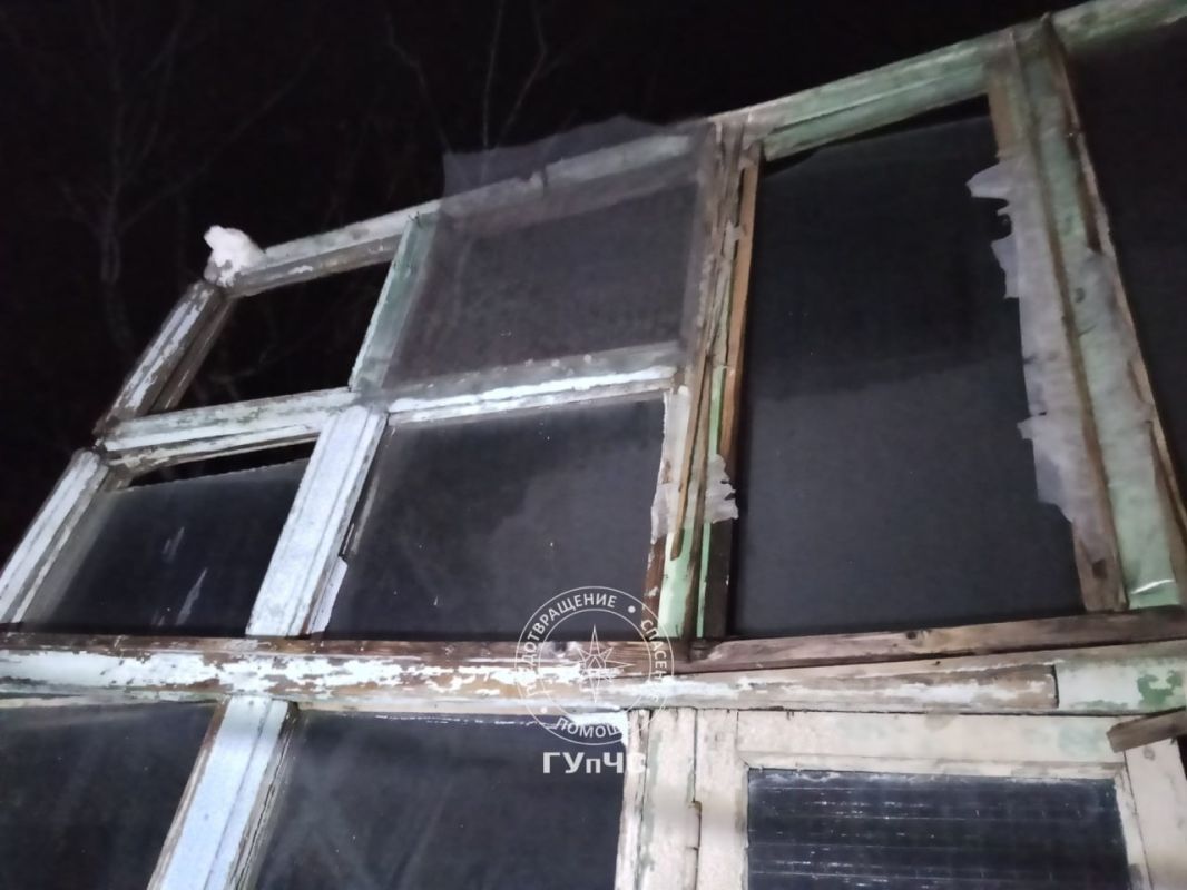 В Рыбнице часть балкона едва не рухнула вниз В Рыбнице часть балкона едва не рухнула вниз