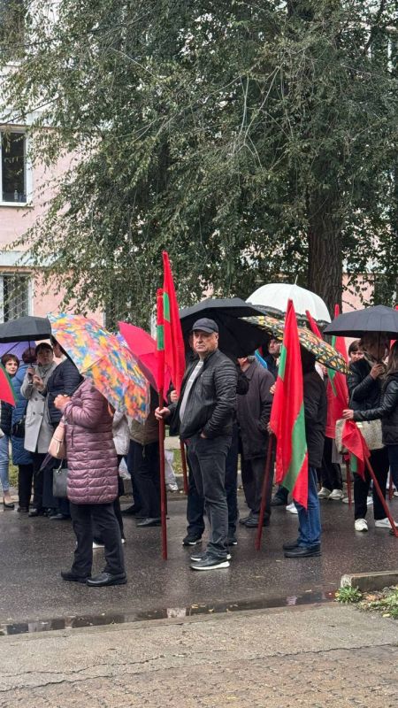 В районе драмтеатра пошёл дождь В районе драмтеатра пошёл дождь