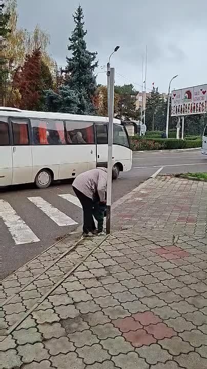 Даже на легендарном КАВЗе люди двигаются из районов в сторону Тирасполя