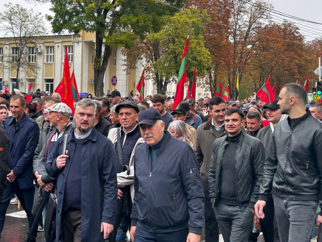 Событие дня: 43 тысячи человек приняли участие в Общеприднестровском собрании в Тирасполе Событие дня: 43 тысячи человек приняли участие в Общеприднестровском собрании в Тирасполе