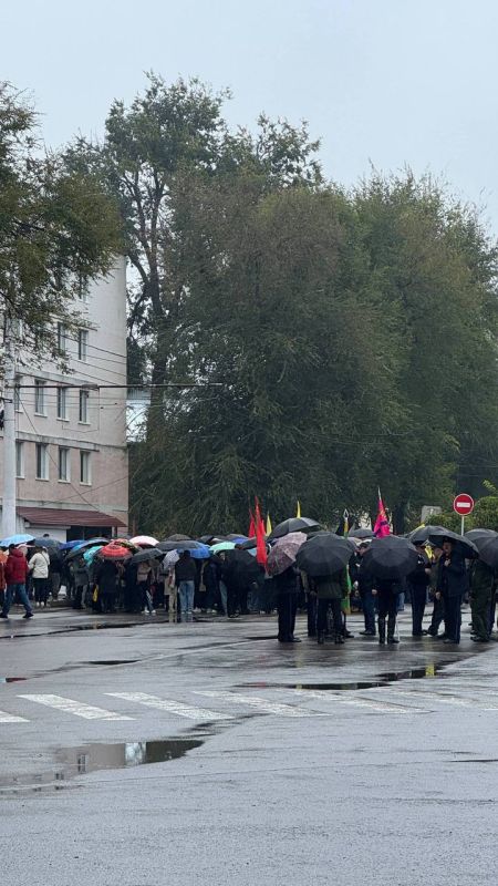 В районе драмтеатра пошёл дождь В районе драмтеатра пошёл дождь