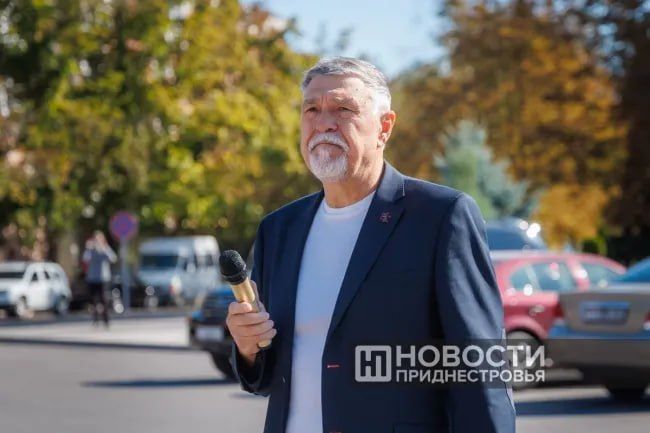 Цель сегодняшнего народного собрания — обратить внимание международного сообщества на нарушение прав жителей Приднестровья, говорит председатель Общеприднестровского народного форума Анатолий Булда