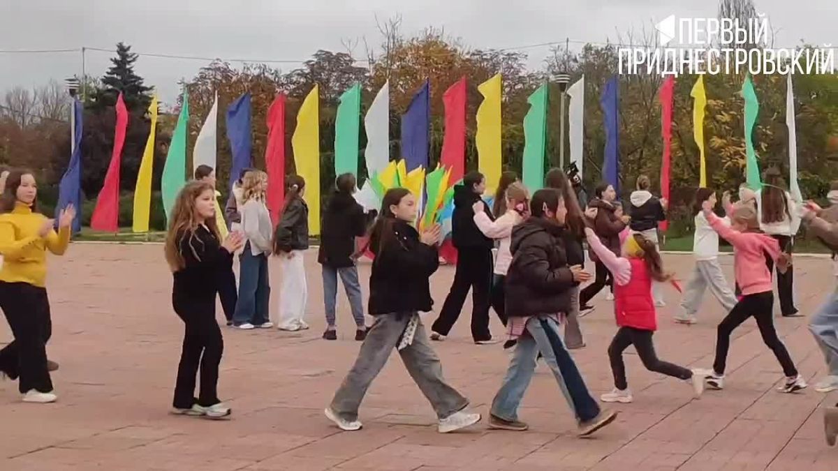 Юные танцоры из дубоссарского «Серпантина» готовятся к завтрашнему выступлению на площади