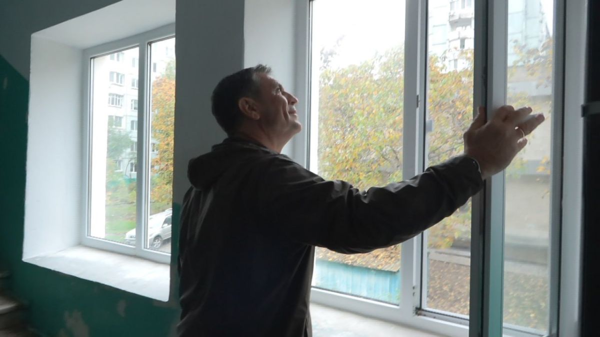 В Бендерах продолжают менять окна в многоквартирных домах В Бендерах продолжают менять окна в многоквартирных домах