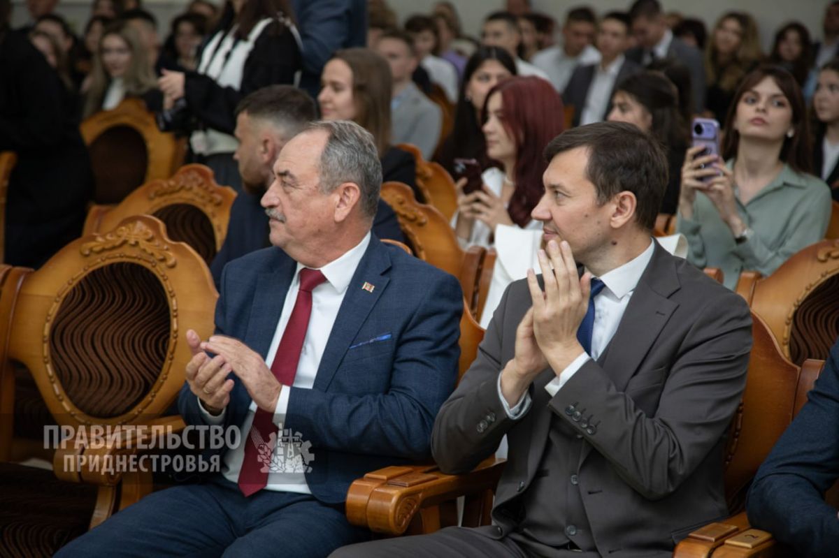 104 молодых приднестровца получили президентские стипендии 104 молодых приднестровца получили президентские стипендии