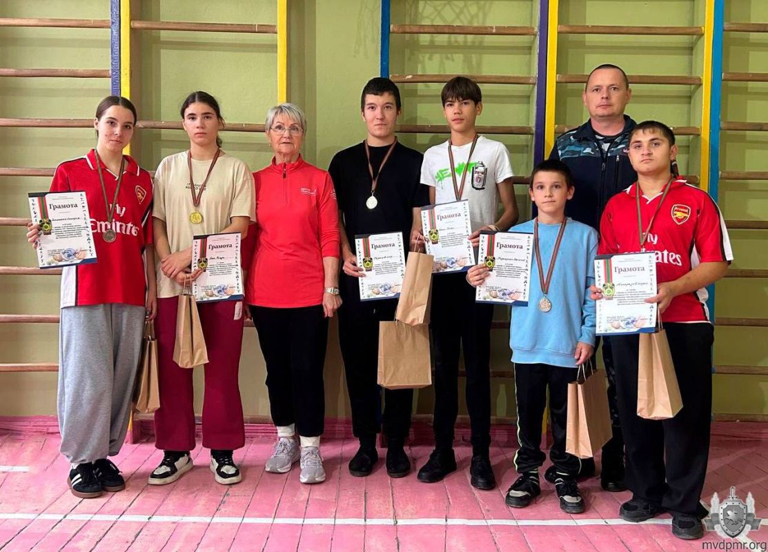 Воспитываем патриотов. . В Бендерской специальной (коррекционной) общеобразовательной школе-интернате прошёл детский турнир по настольному теннису Воспитываем патриотов. . В Бендерской специальной (коррекционной) общеобразовательной школе-интернате прошёл детский турнир по настольному теннису
