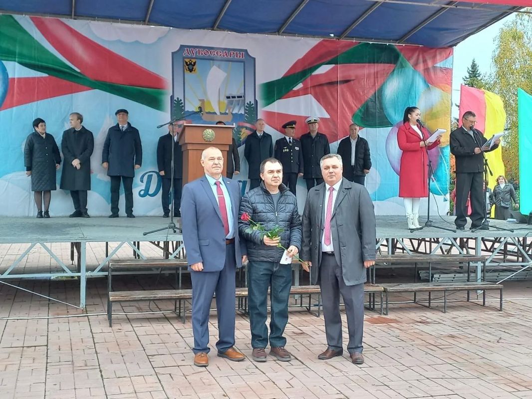 Праздничные мероприятия ко Дню города стартовали на площади Победы в Дубоссарах Праздничные мероприятия ко Дню города стартовали на площади Победы в Дубоссарах