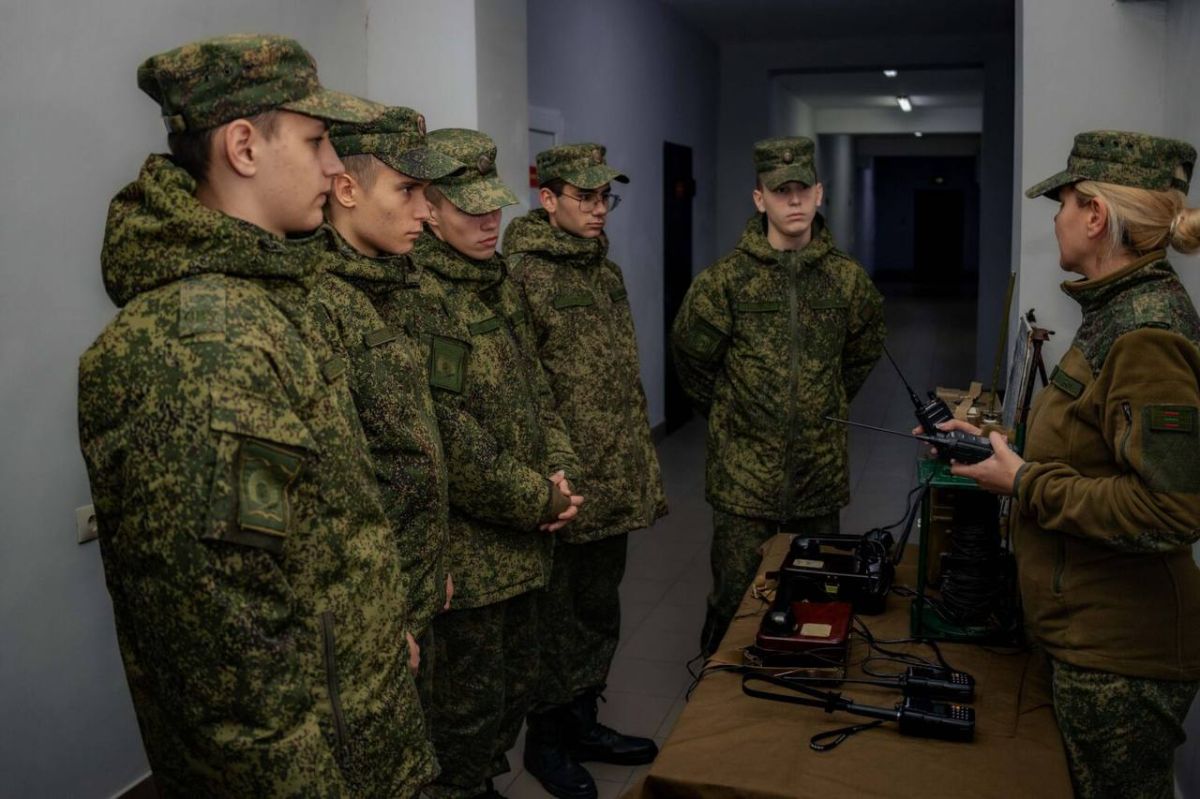 СУВОРОВЦЫ ПОСЕТИЛИ С ЭКСКУРСИЕЙ ОДНО ИЗ ПОДРАЗДЕЛЕНИЙ ВООРУЖЕННЫХ СИЛ СУВОРОВЦЫ ПОСЕТИЛИ С ЭКСКУРСИЕЙ ОДНО ИЗ ПОДРАЗДЕЛЕНИЙ ВООРУЖЕННЫХ СИЛ