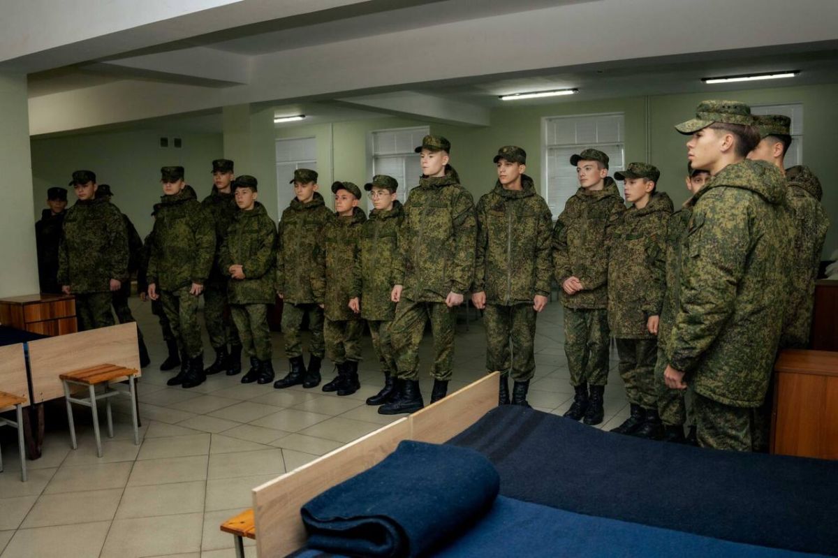СУВОРОВЦЫ ПОСЕТИЛИ С ЭКСКУРСИЕЙ ОДНО ИЗ ПОДРАЗДЕЛЕНИЙ ВООРУЖЕННЫХ СИЛ СУВОРОВЦЫ ПОСЕТИЛИ С ЭКСКУРСИЕЙ ОДНО ИЗ ПОДРАЗДЕЛЕНИЙ ВООРУЖЕННЫХ СИЛ