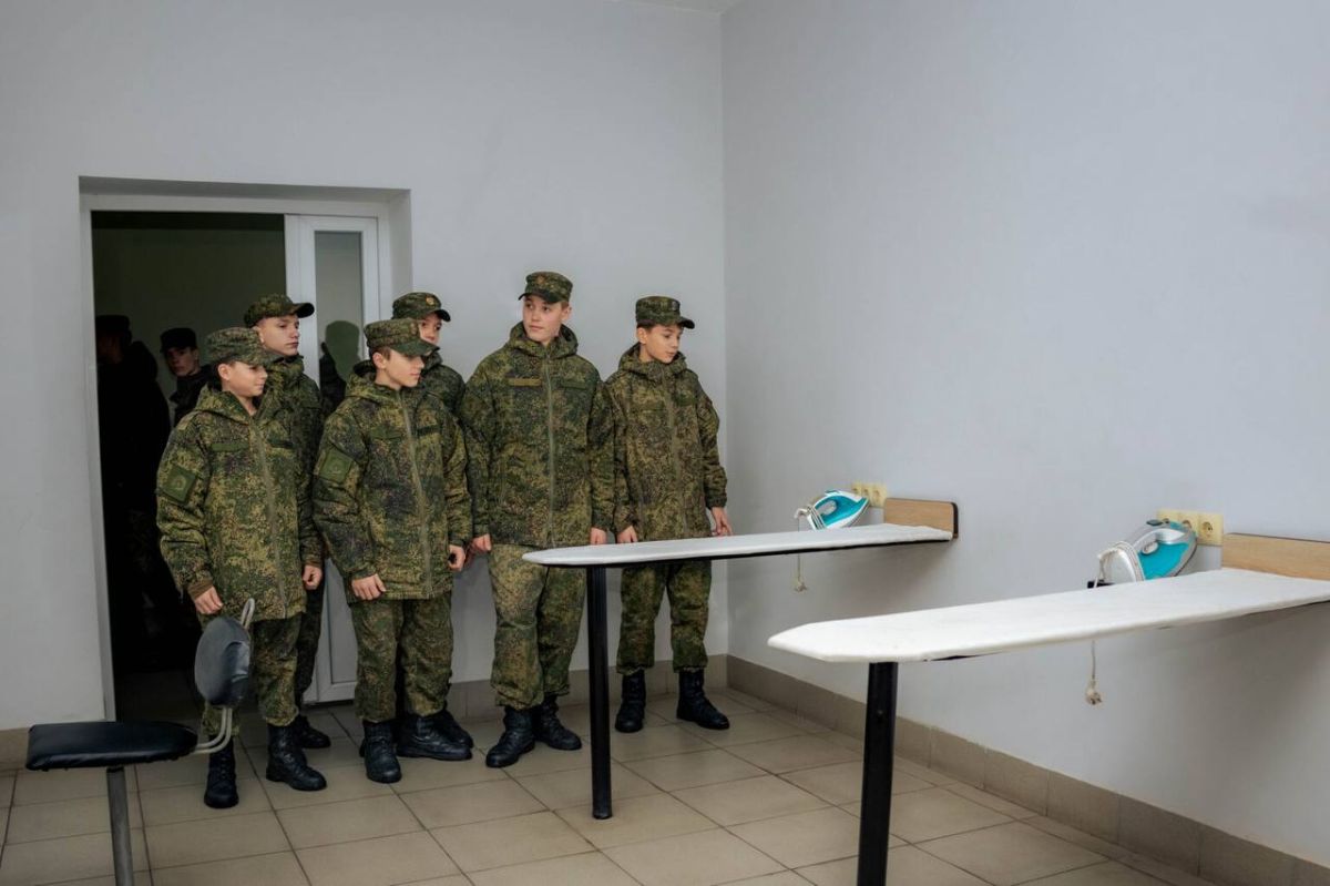 СУВОРОВЦЫ ПОСЕТИЛИ С ЭКСКУРСИЕЙ ОДНО ИЗ ПОДРАЗДЕЛЕНИЙ ВООРУЖЕННЫХ СИЛ СУВОРОВЦЫ ПОСЕТИЛИ С ЭКСКУРСИЕЙ ОДНО ИЗ ПОДРАЗДЕЛЕНИЙ ВООРУЖЕННЫХ СИЛ