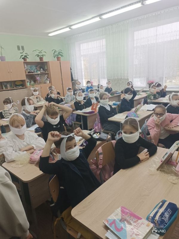 Условная химическая угроза: в школах и детских садах проходят тренировки по эвакуации Условная химическая угроза: в школах и детских садах проходят тренировки по эвакуации