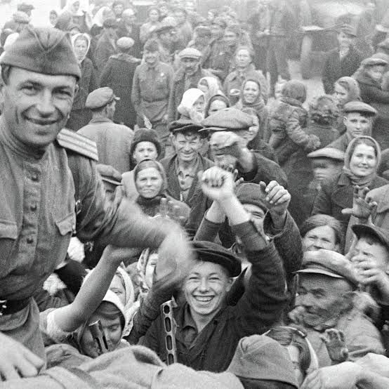 Сегодня важная дата в истории Великой Отечественной войны – 82 года назад, 28 октября 1944 года, Красная армия завершила освобождение Украины от гитлеровцев и вышла на границу Советского Союза