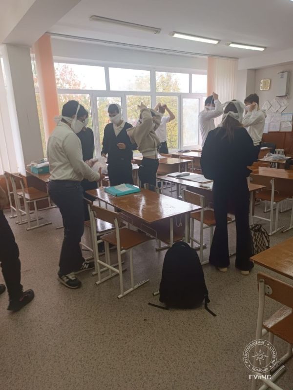 Условная химическая угроза: в школах и детских садах проходят тренировки по эвакуации Условная химическая угроза: в школах и детских садах проходят тренировки по эвакуации