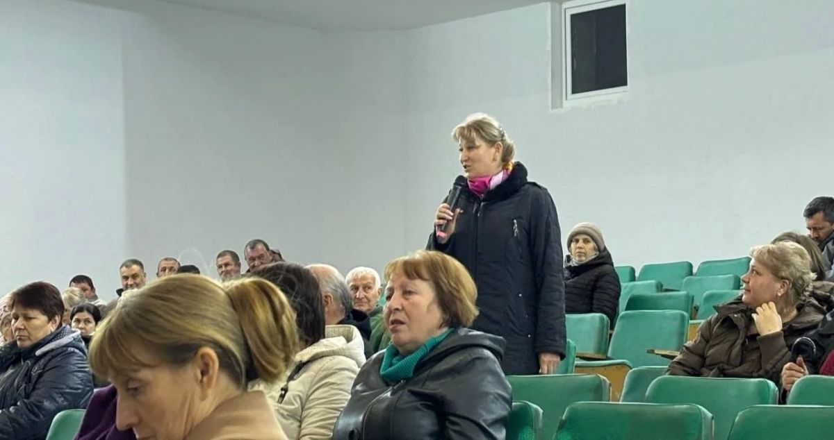 О российском гражданстве, пенсиях, ремонтах и не только говорили на встрече кандидата в президенты ПМР Виталия Нягу с жителями посёлка Красное (Слободзейский район) О российском гражданстве, пенсиях, ремонтах и не только говорили на встрече кандидата в президенты ПМР Виталия Нягу с жителями посёлка Красное (Слободзейский район)