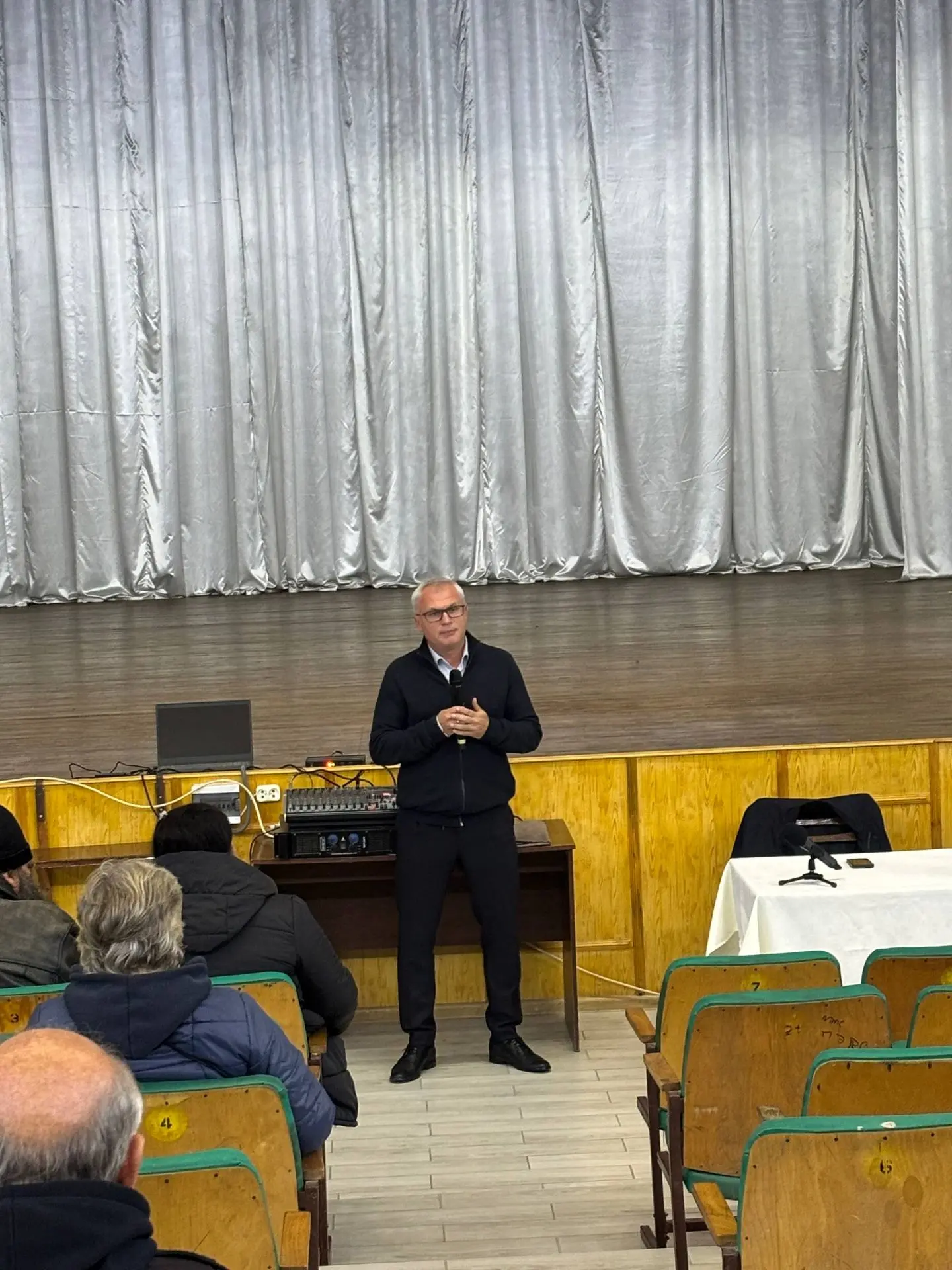 О российском гражданстве, пенсиях, ремонтах и не только говорили на встрече кандидата в президенты ПМР Виталия Нягу с жителями посёлка Красное (Слободзейский район)